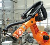 易格斯triflex R三维拖链 - 机器人移动供电系统的“隐形冠军”